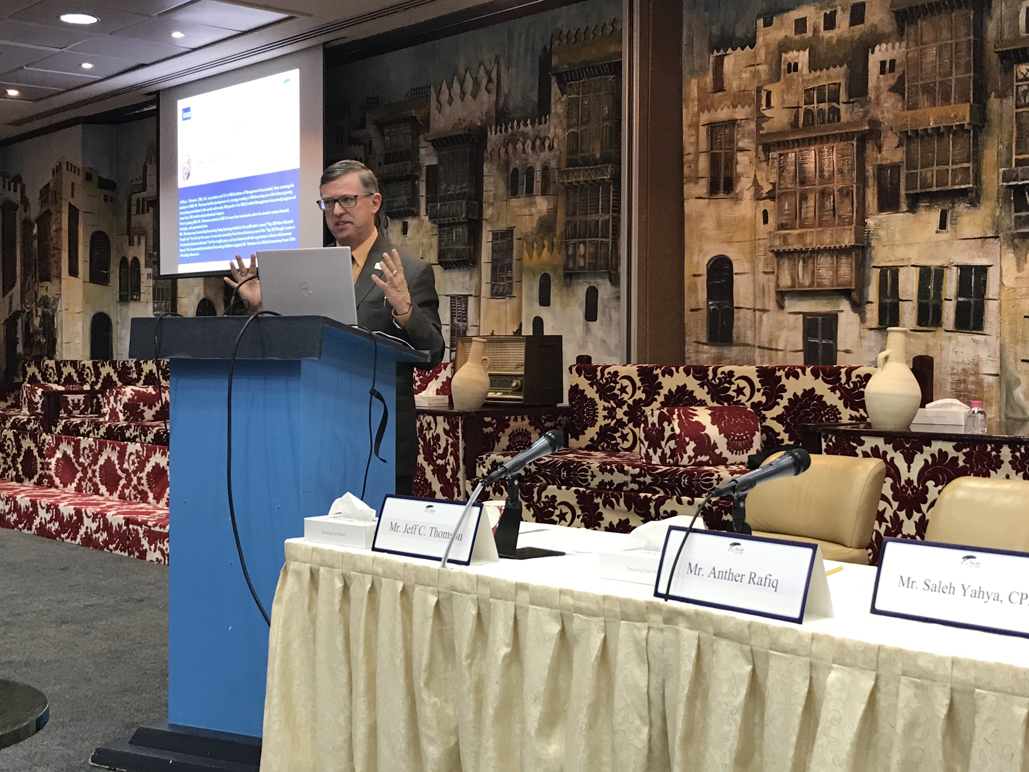 Thomson speaking in Jeddah at the Chamber of Commerce event.