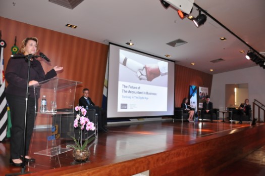 Beaudoin delivers her talk at the CRC-SP conference about the future of the accountant in business.