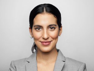 headshot of a Financial Analyst